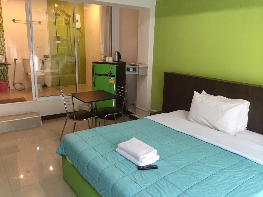 Shanghai Guesthouse Monna Bar Pattaya Exterior photo