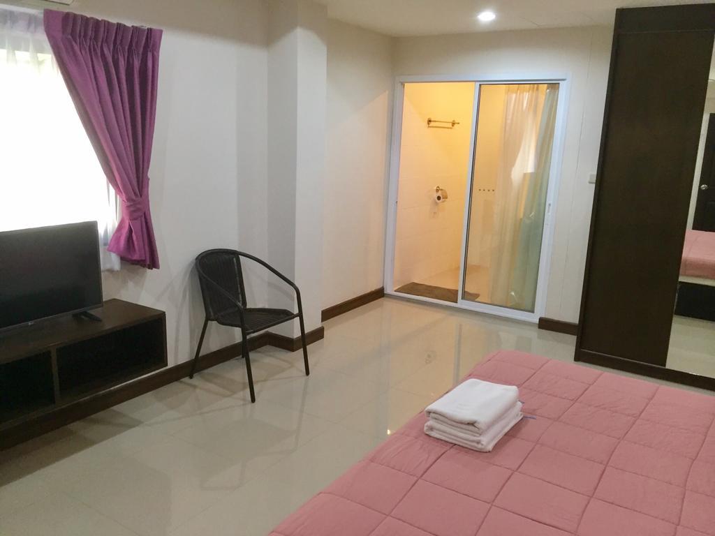 Shanghai Guesthouse Monna Bar Pattaya Exterior photo