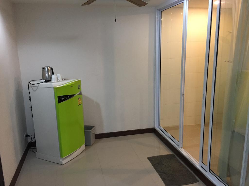 Shanghai Guesthouse Monna Bar Pattaya Exterior photo