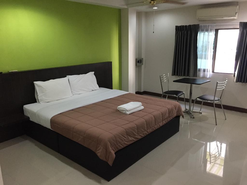 Shanghai Guesthouse Monna Bar Pattaya Exterior photo