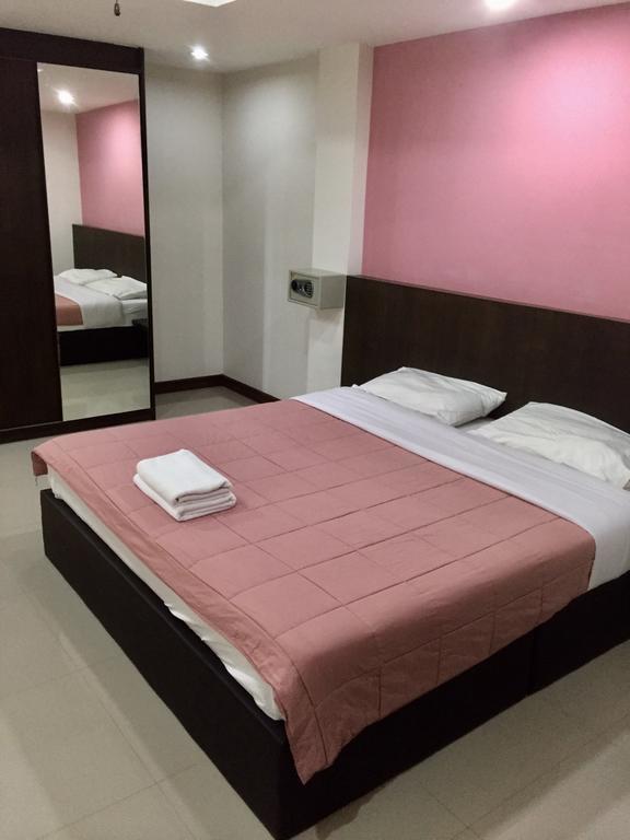 Shanghai Guesthouse Monna Bar Pattaya Exterior photo