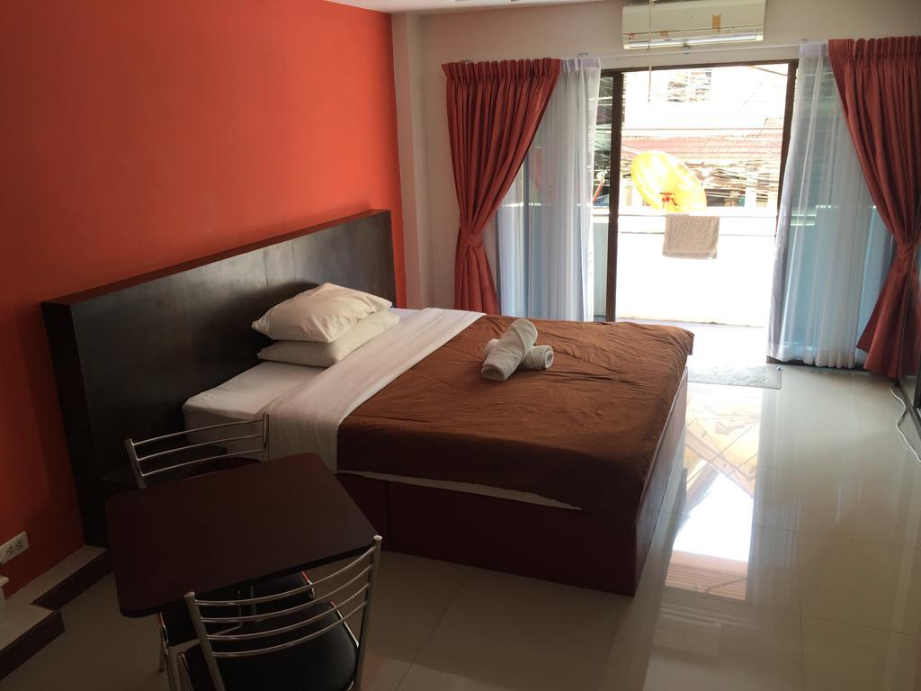 Shanghai Guesthouse Monna Bar Pattaya Exterior photo